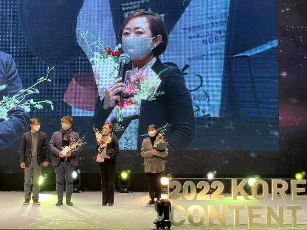 2022 대한민국 콘텐츠 대상 캐릭터 부문 ‘한국콘텐츠진흥원장상’을 수상한 ㈜아시아홀딩스 박설희 대표 (오른쪽 두번째) ⓒ제주의소리