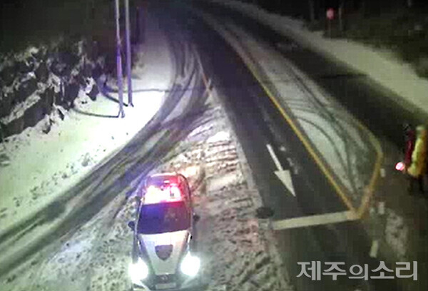 The entrance to the Advanced Science and Technology Complex.  In the case of Road 516, some small vehicles are controlled.  Jeju Island Traffic Information Center CCTV capture.