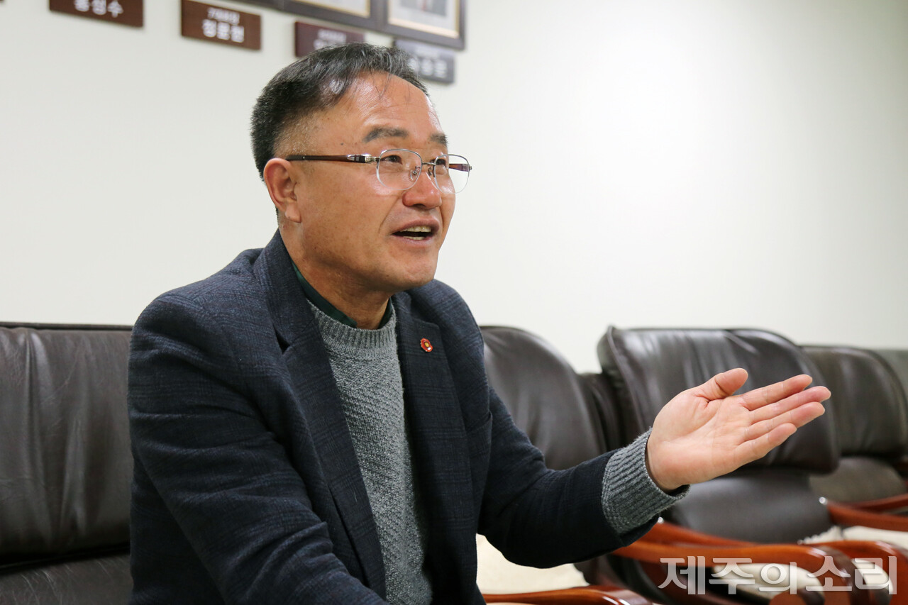 올해 2월 1일부터 제주4.3희생자유족회를 이끌어 갈 김창범 상임부회장은 유족회와 제주도재향경우회의 화해선언을 높이 평가, 그 뜻을 이어가겠다고 천명했다. ⓒ제주의소리