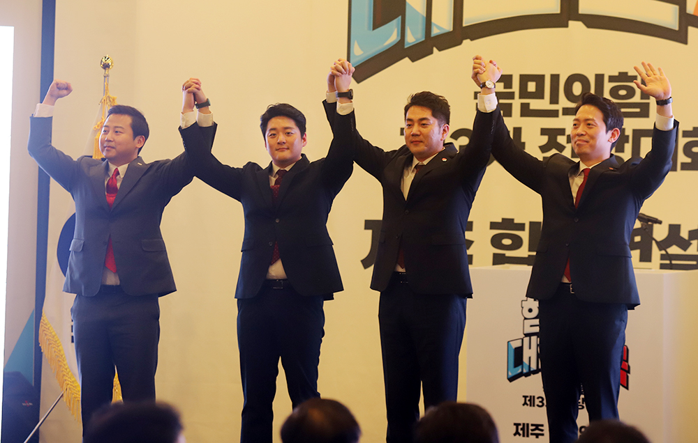 13일 오후 제주퍼시픽호텔에서 열린 국민의힘 제3차 전당대회 제주합동연설회에 참석한 청년최고위원 선거 출마자들. ⓒ제주의소리