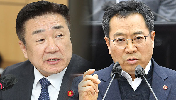 왼쪽부터 더불어민주당 소속 양경호 의원(노형동갑)고 송창권(외도동·이호동·도두동) 제주도의원.