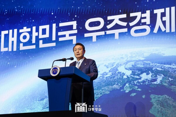지난해 11월 28일 '미래 우주경제 로드맵'을 선포하는 윤석열 대통령. 사진-대통령실<br>