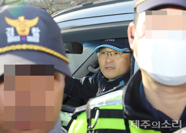 스스로 서북청년단 구국결사대 대장이라고 칭하는 정함철씨가 4.3의 역사가 왜곡됐다고 주장하고 있다. 