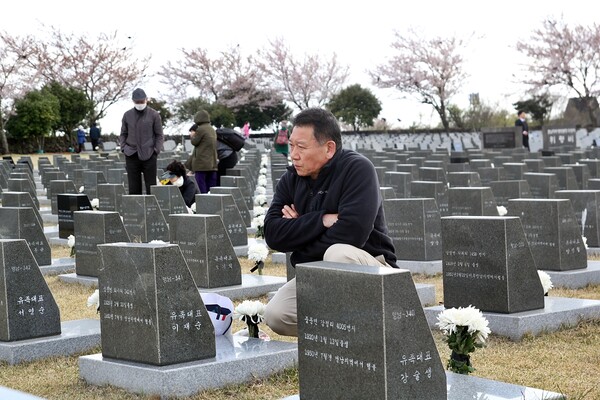 제75주년 4.3 추념식날 대구형무소에서 행방불명된 숙부 고 이동오 씨를 모시는 이모씨. ⓒ제주의소리 한형진 기자