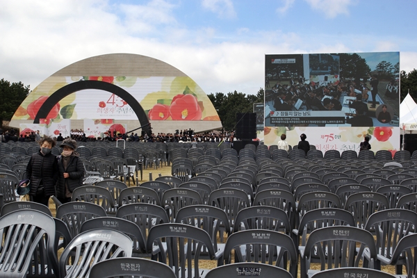 제주4.3 75주년 추념식에서 첫 문화제가 열린 가운데, 정작 내빈과 유족들이 없는 모습으로 진행됐다. ⓒ제주의소리