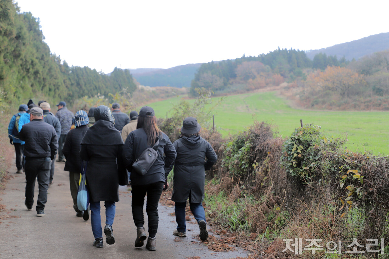 양용찬열사추모사업회, 시민정치연대 제주가치, 제주대 공동자원과 지속가능사회 연구센터, [제주의소리]가 함께하는 ‘탐나는가치 맵핑(mapping)’ 마을공동목장 프로젝트팀은 오는 15일 서귀포시 표선면 가시리협업목장을 탐방할 예정이다. ⓒ제주의소리 자료사진
