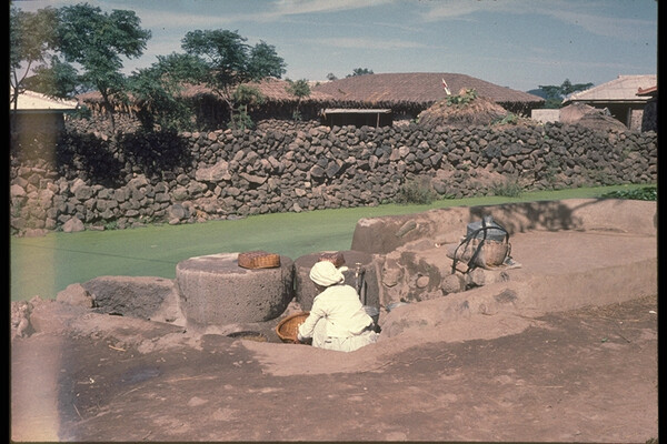 1971년 오라1동 마을에서 촬영한 공동 간이수도. / 사진=이토 아비토, 제주학연구센터