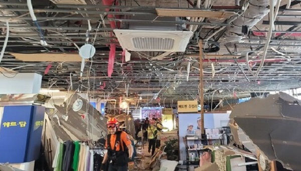 지난 4일 천장 붕괴 사고가 발생한 제주시 연동의 로얄쇼핑센터 1층 상가. ⓒ제주의소리