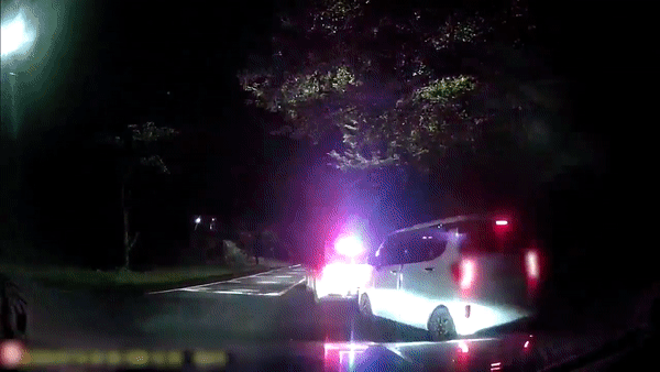 19일 새벽 제주시 오등동의 한 도로에서 음주차량 운전자가 달아나는 모습. 영상 제공=제주경찰청
