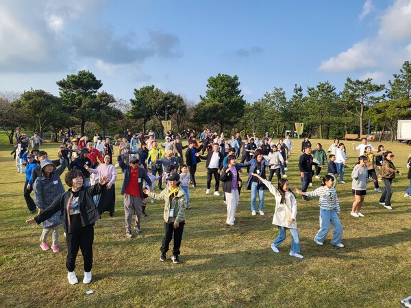 노무현재단 제주위원회가 10월14일 오후 1시 제주4.3평화공원 교육센터에서 '시민과 함께 여는 사람사는 세상' 축제를 개최했다.