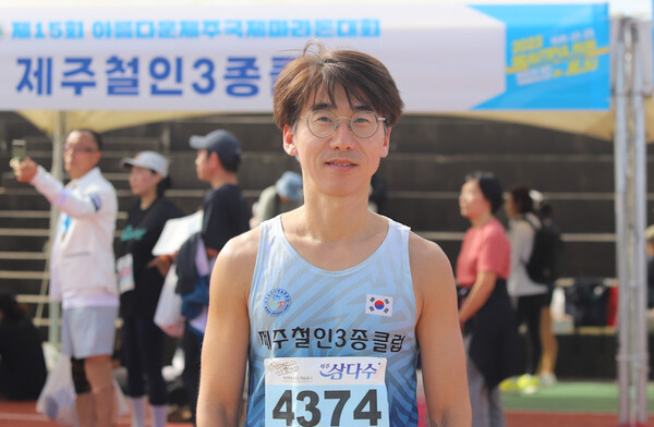2023 아름다운제주 국제마라톤대회 남자 하프코스 우승자 제주철인3종클럽 김대현씨. ⓒ제주의소리