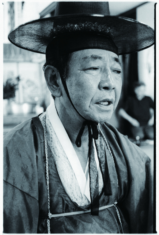 김만보 심방의 일본 활동 시기 모습. 다쿠미 촬영 사진 / 사진=국립민속박물관