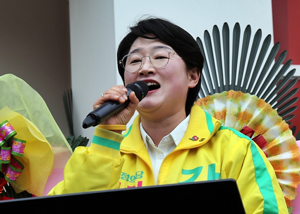 녹색정의당 강순아 후보는 16일 오후 선거사무소 개소식 겸 정책 발표 기자회견을 개최했다. ⓒ제주의소리 한형진 기자