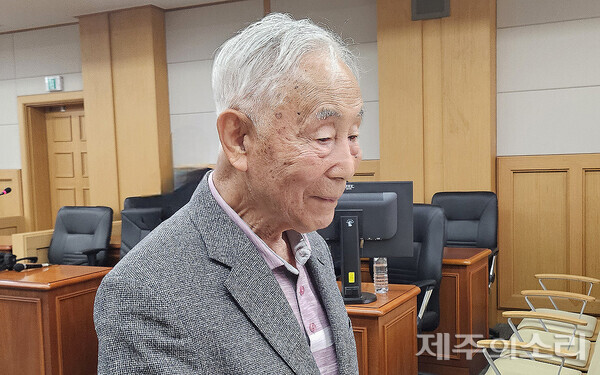 무죄 선고 직후 웃음을 되찾은 강순주 할아버지. ⓒ제주의소리