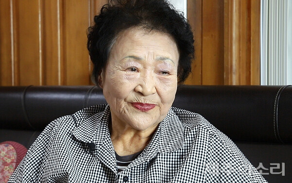 9살 완순이 때를 기억하면서 눈물을 글썽이는 고완순 할머니. ⓒ제주의소리