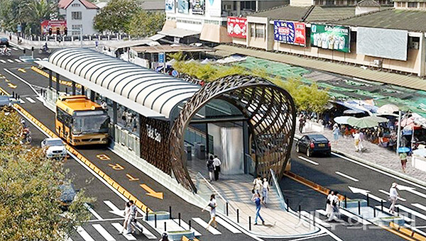 기존 제주 중앙우선차로의 양방향 상대식 정류장과 다른 BRT 섬식 정류장 개념도. 