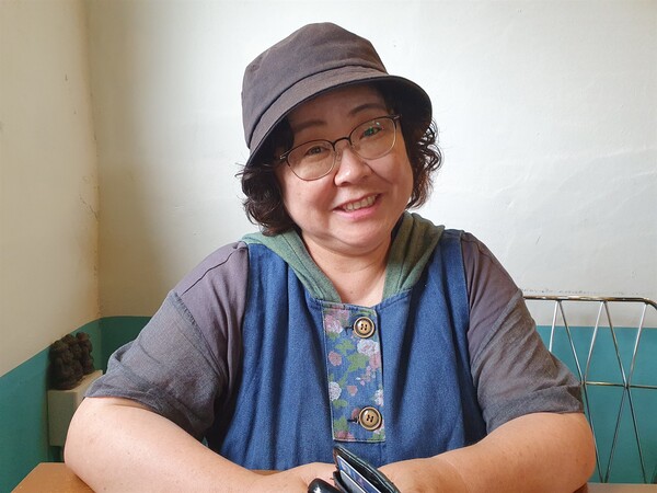 <strong>▲ 오은주 성산읍 내륙습지 조사팀장</strong> 성산읍 수산리가 고향인 오은주 씨는 제2공항 예정지역 일대의 숨골과 습지 등에 대한 조사작업을 통해 공항이 들어설 경우 예상되는 환경파괴의 심각성을 알리는 데 주력하고 있다. ⓒ 황의봉