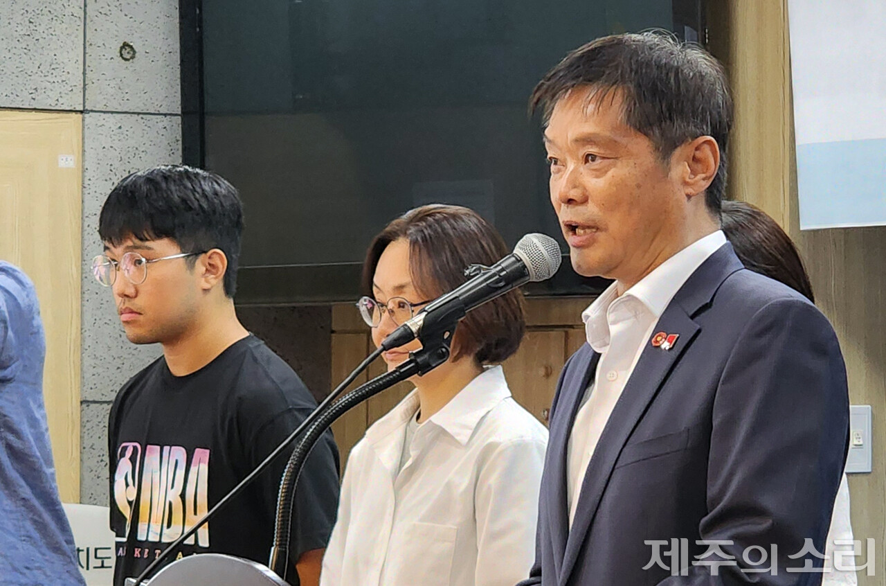 발언 중인 김명호 진보당 제주도당위원장. ⓒ제주의소리