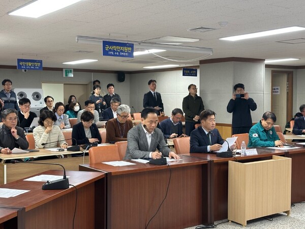 제주특별자치도는 4일 오전 1시30분 제주도청 종합상황실에서 비상계엄 선포에 따른 긴급 영상회의를 주재했다. 사진=제주특별자치도