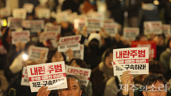 5일 제주시청 민원실 앞에서 윤석열 퇴진 제주도민대회가 열렸다. ⓒ제주의소리