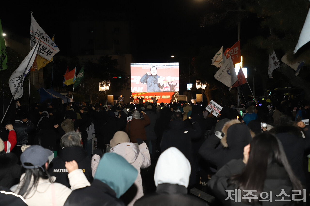 휴일을 맞아 열린 도민대회에는 많은 도민들이 참여했다. ⓒ제주의소리