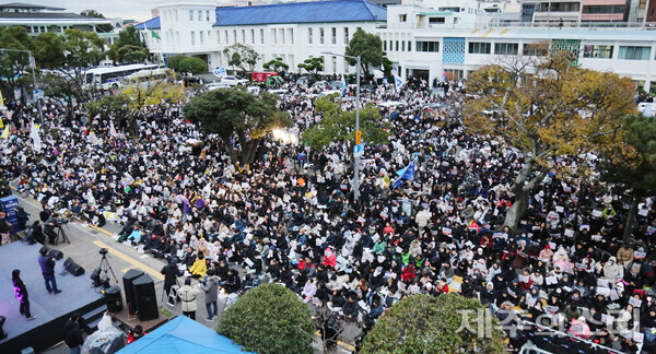 14일 열린 ‘윤석열 즉각 퇴진 요구 제주도민대회’ 현장. ⓒ제주의소리 자료사진