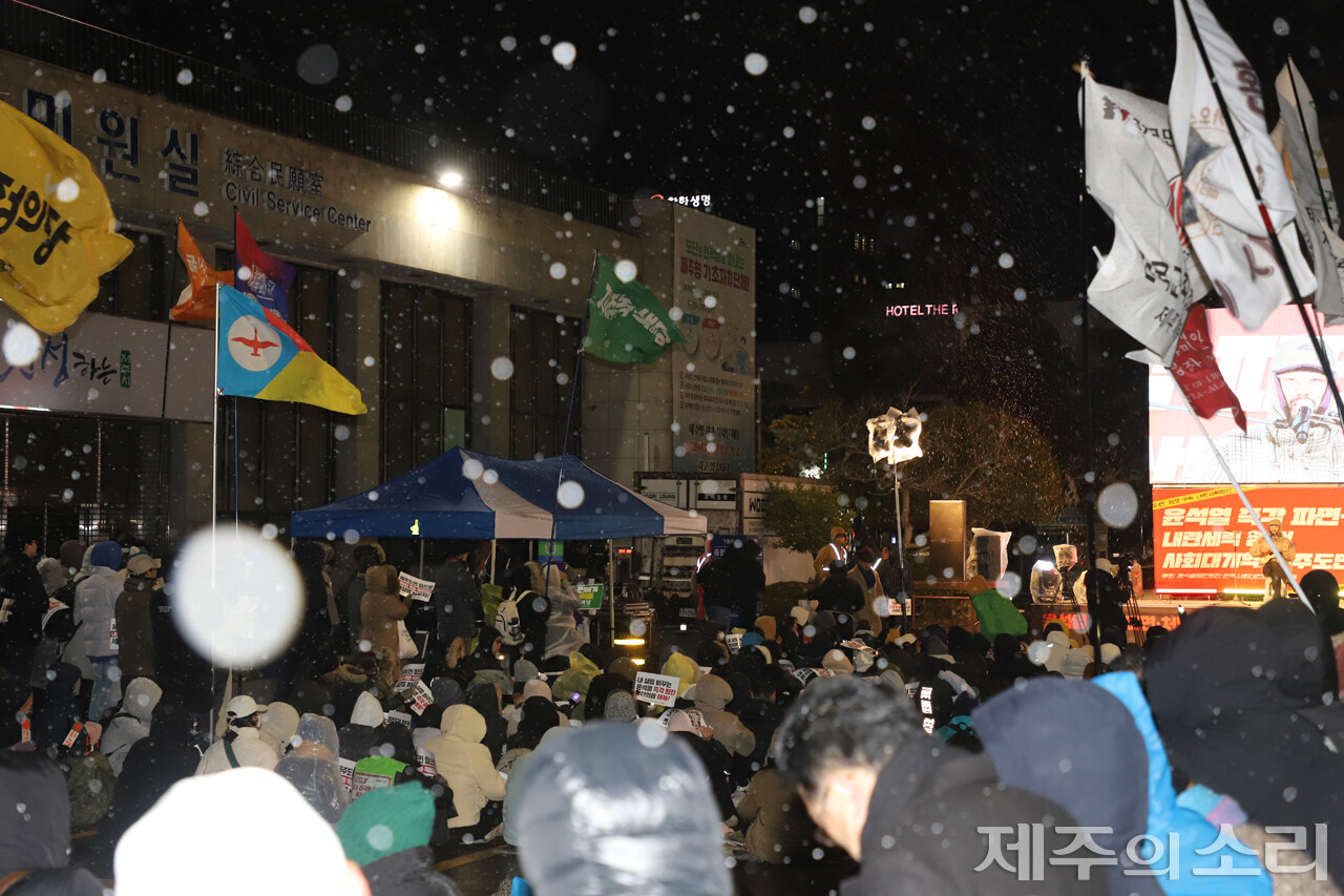 21일 열린 ‘윤석열 즉각 퇴진 요구 제주도민대회’ 현장. ⓒ제주의소리 자료사진