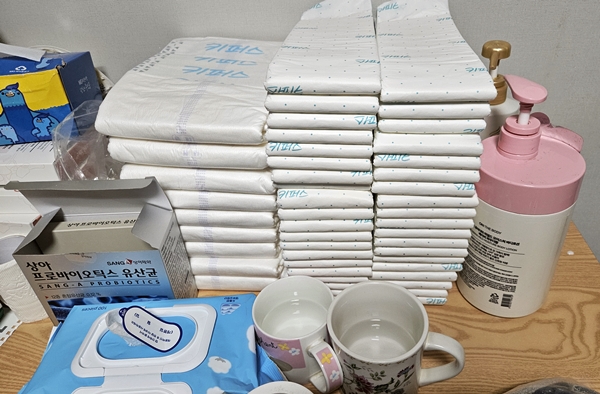 기저귀는 시간마다 확인하고 갈아줘야 합니다. / 사진=강충민