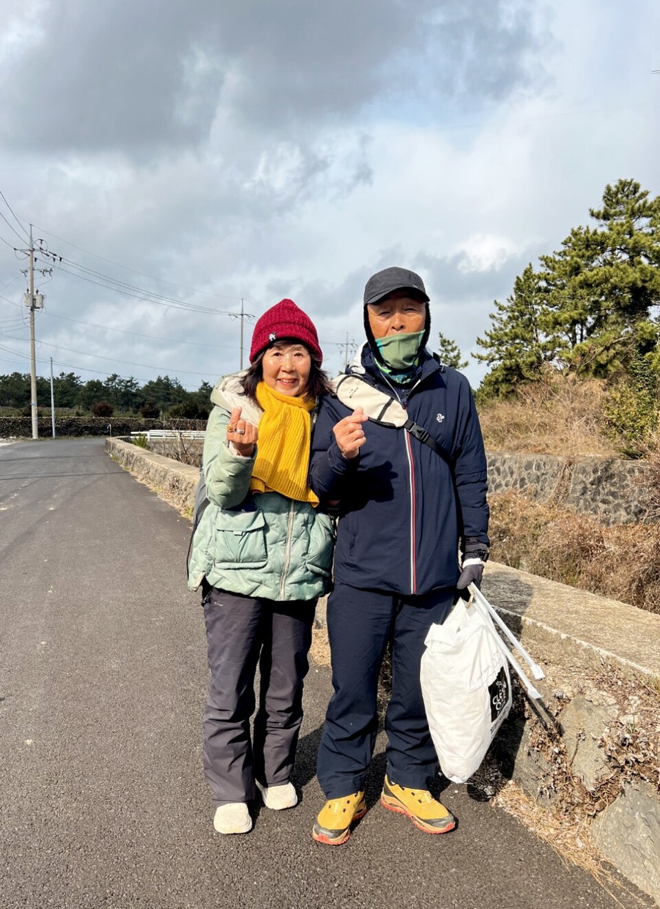14코스에서 우연히 만난 서명숙 이사장님과 정사현 님 / 사진=서명숙
