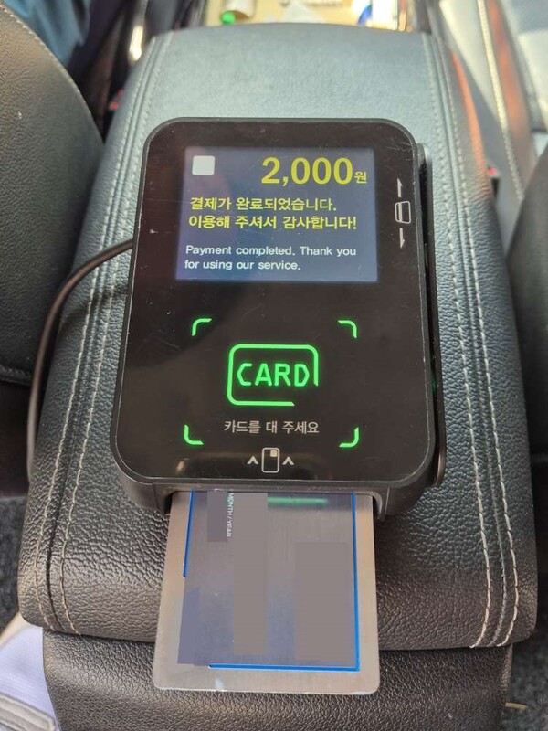 카드 건넬 것 없어요” 제주 택시에 'QR 결제시스템' 도입 < 사회일반