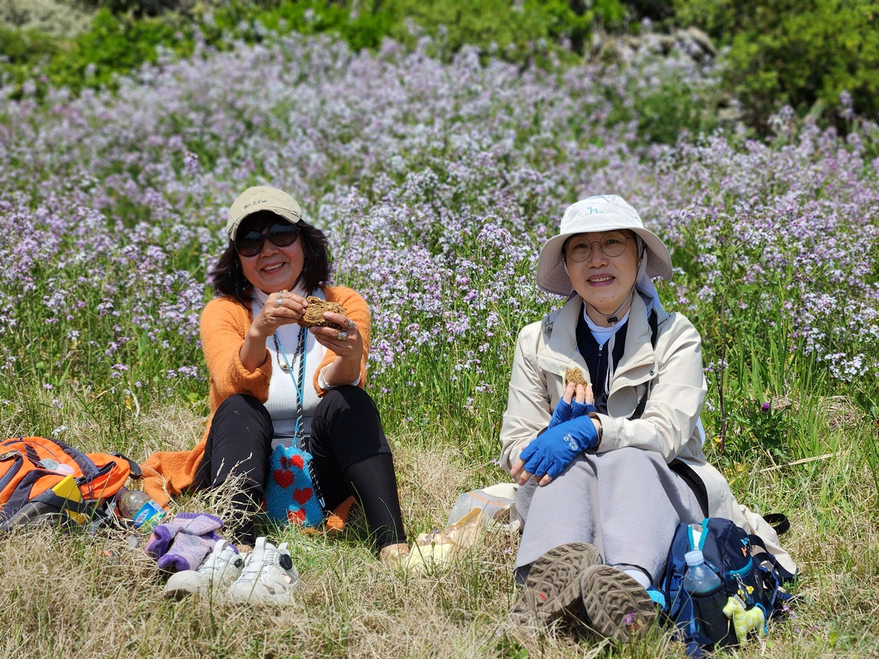 제주올레 10-1코스, 서명숙 이사장 &amp; 알데곤다 수녀 / 사진=서명숙