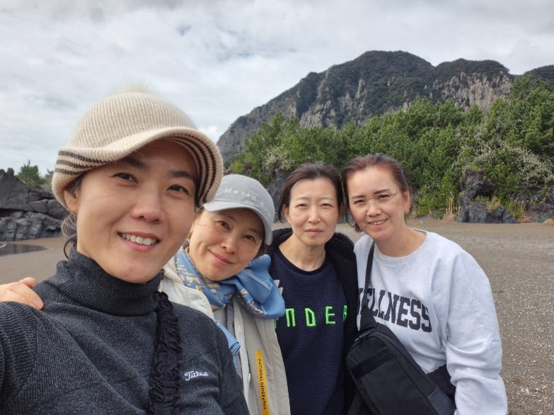 이현주 님과 제주올레 길을 동행한 가족, 지인, 올레꾼들 / 사진=이현주