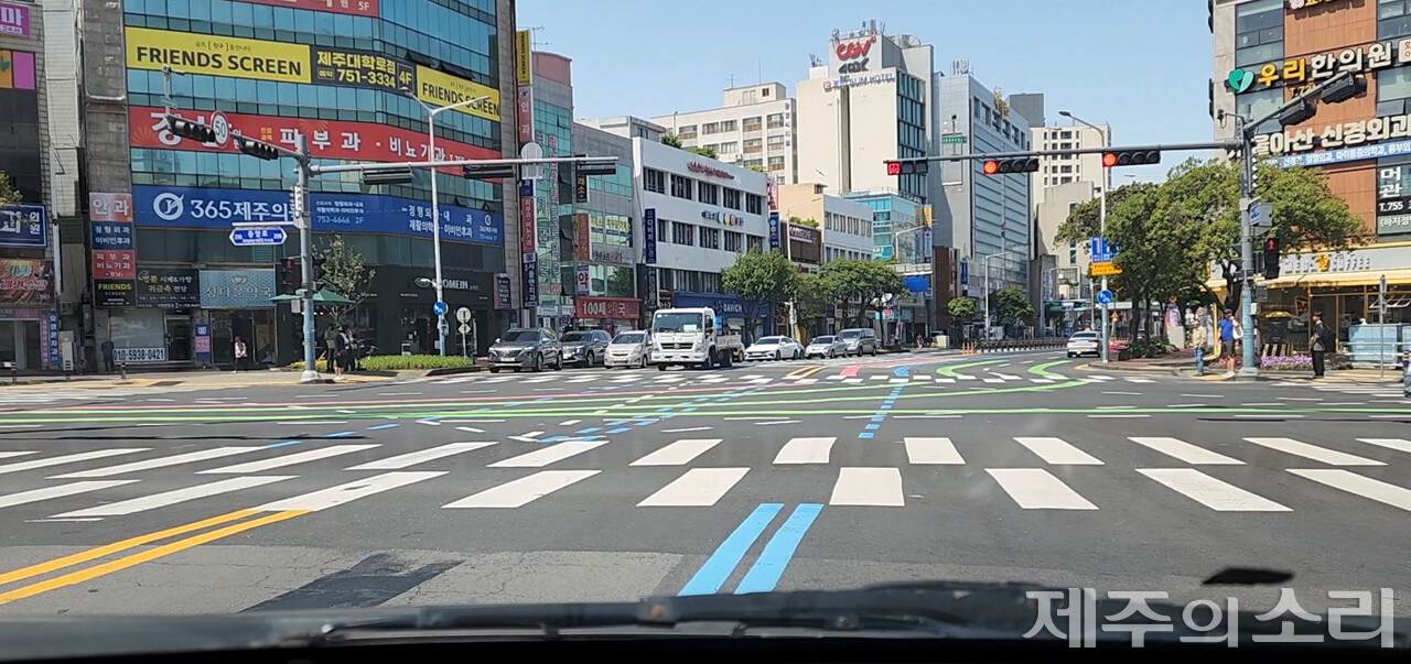 운전자가 바라보는 광양사거리(보훈회관→제주시청). ⓒ제주의소리