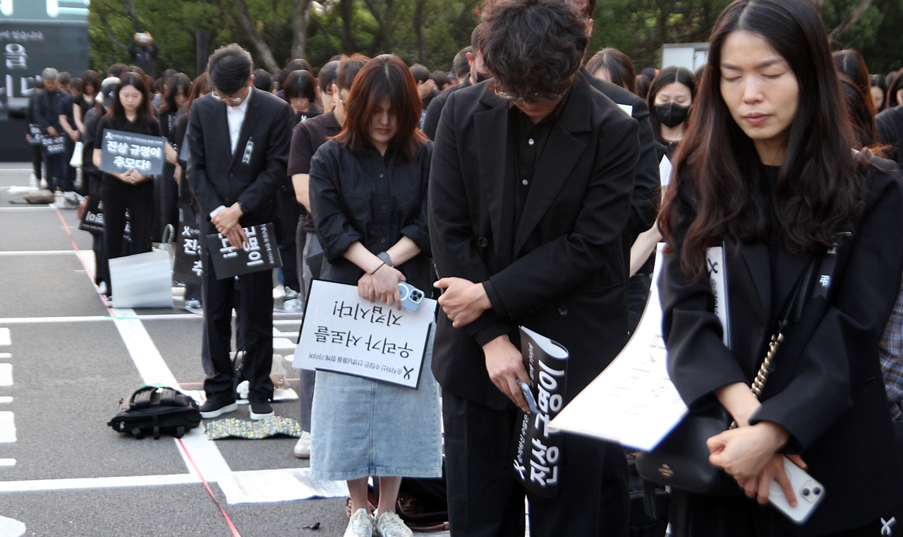 참가자들의 묵념 ⓒ제주의소리