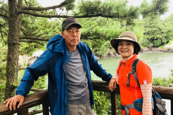 제주올레길을 함께 걸었던 부부 / 사진=제주올레 블로그