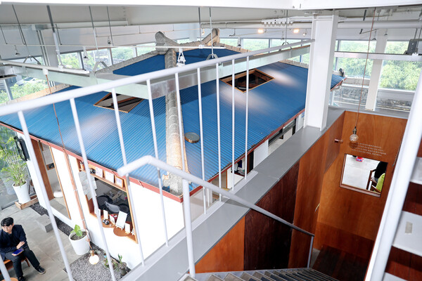 강광보 씨가 운영하는 수상한집 내부 모습. 사진=제주시.