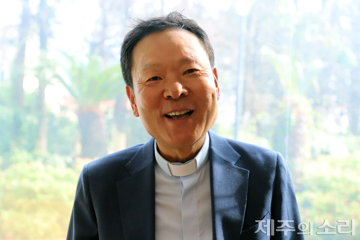 명예제주도민이 된 천주교 수원교구 성필립보생태마을 원장 황창연 신부. 그는 누구보다 제주를 진심으로 사랑하고 있었다. ⓒ제주의소리