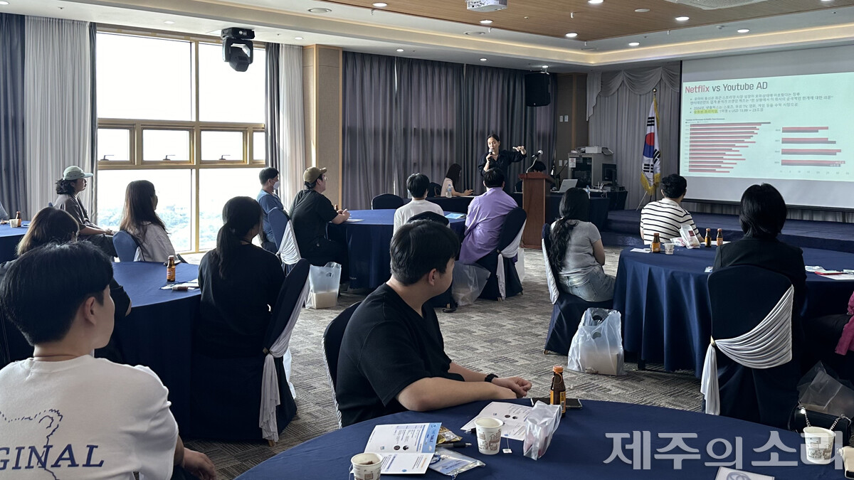 제주콘텐츠진흥원이 추진 중인 스케일업 역량강화 프로그램에 참여한 청년들. 제주콘텐츠진흥원은 올해부터 콘텐츠 분야 인력을 키우기 위해 청년 일자리 지원사업인 ‘빌드업(Build-up)’ 지원사업을 펼친다. 인건비 지원을 통해 기업은 청년을 채용하고, 해당 청년은 실무 역량을 강화할 수 있는 발판을 마련하는 정책이다. 사진=제주콘텐츠진흥원. ⓒ제주의소리