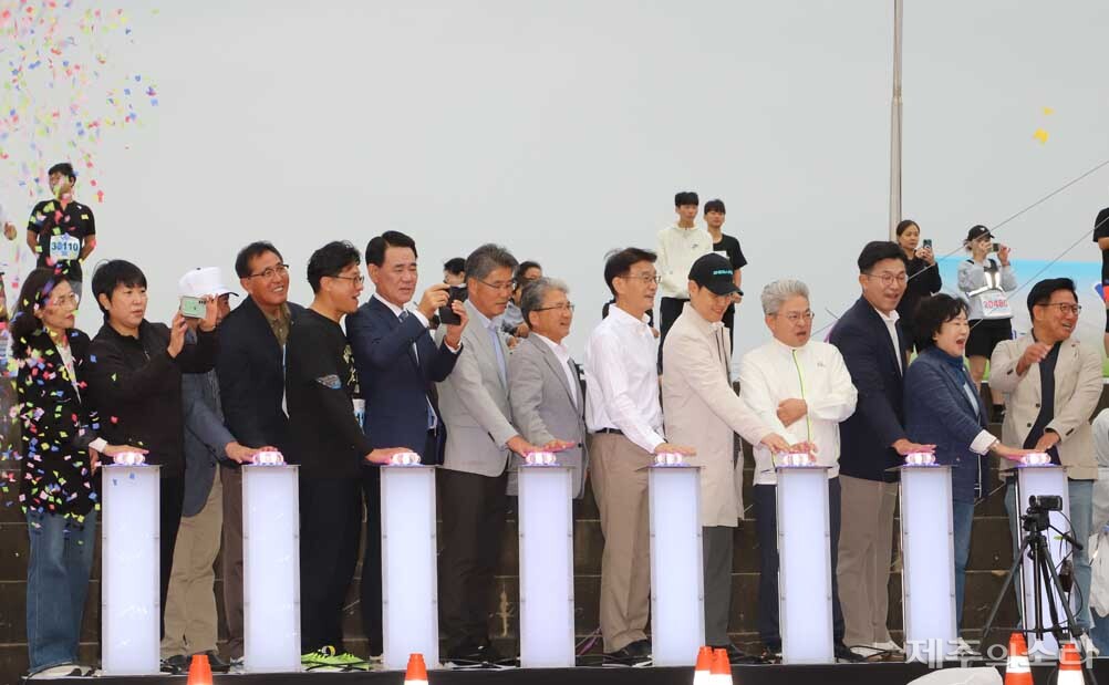 26일 오전 구좌생활체육공원 운동장에서 막을 올린 제17회 아름다운제주국제마라톤대회. ⓒ제주의소리