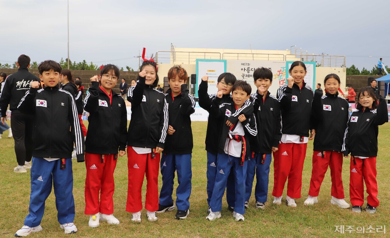 26일 오전 구좌생활체육공원 운동장에서 막을 올린 제17회 아름다운제주국제마라톤대회. ⓒ제주의소리