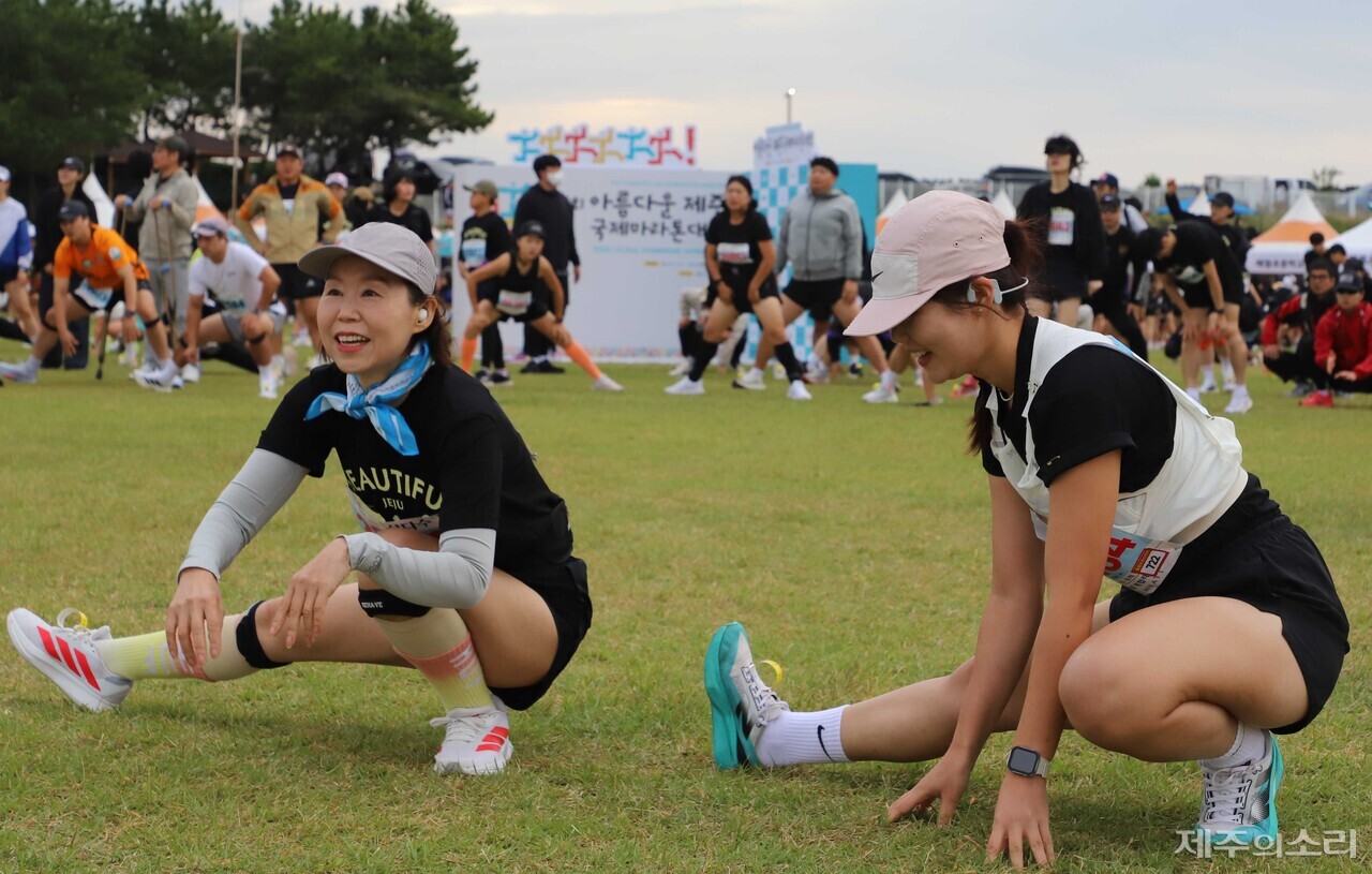 26일 오전 구좌생활체육공원 운동장에서 막을 올린 제17회 아름다운제주국제마라톤대회. ⓒ제주의소리