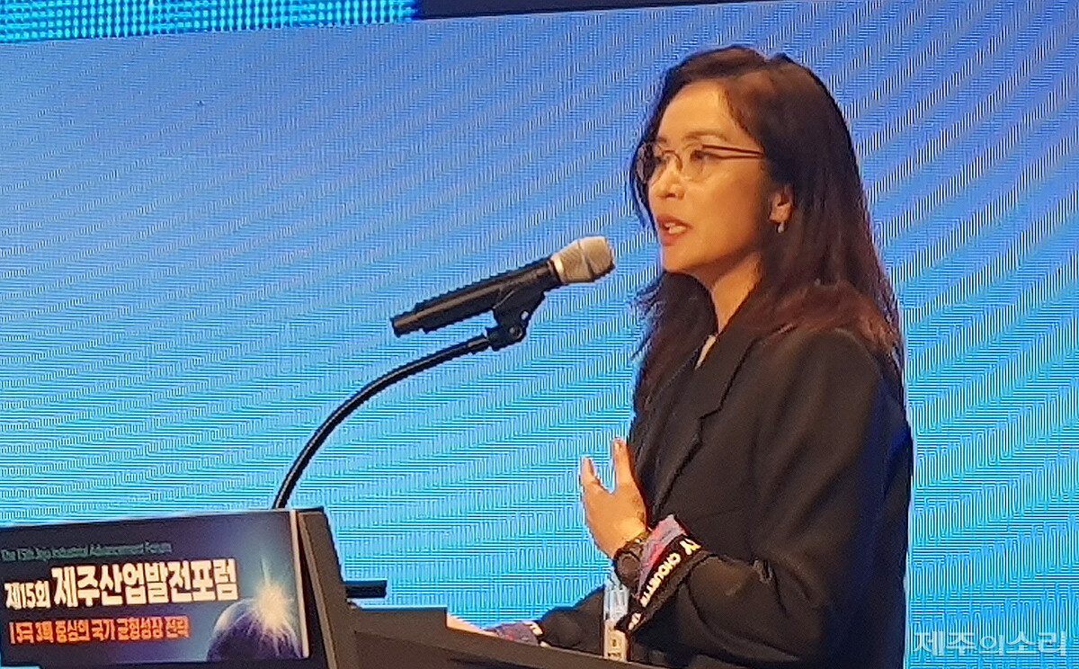 기조강연중인 최지민 한국지방행정연구원 5극3특연구지원단장. ⓒ제주의소리