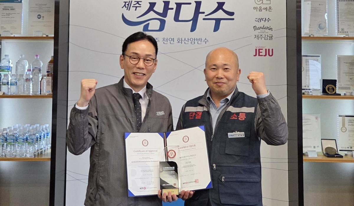 제주개발공사 백경훈 사장(왼쪽)과 조대헌 노조위원장. ⓒ제주의소리