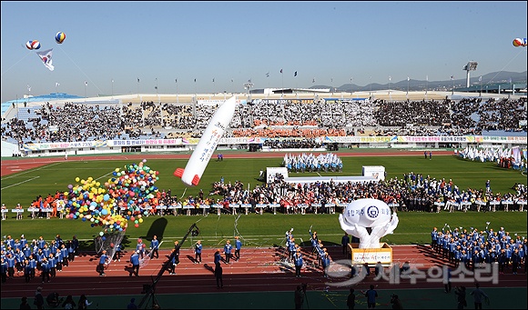 제주 체육인 대축제 '제60회 도민체전' 8일 팡파르...1만5천여명 참가 - 뉴스 썸네일 이미지