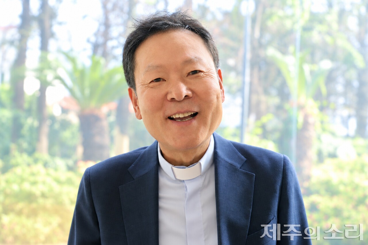 제주 4·3 희생자 추모... 황창연 신부의 '순례자의 집' 개원